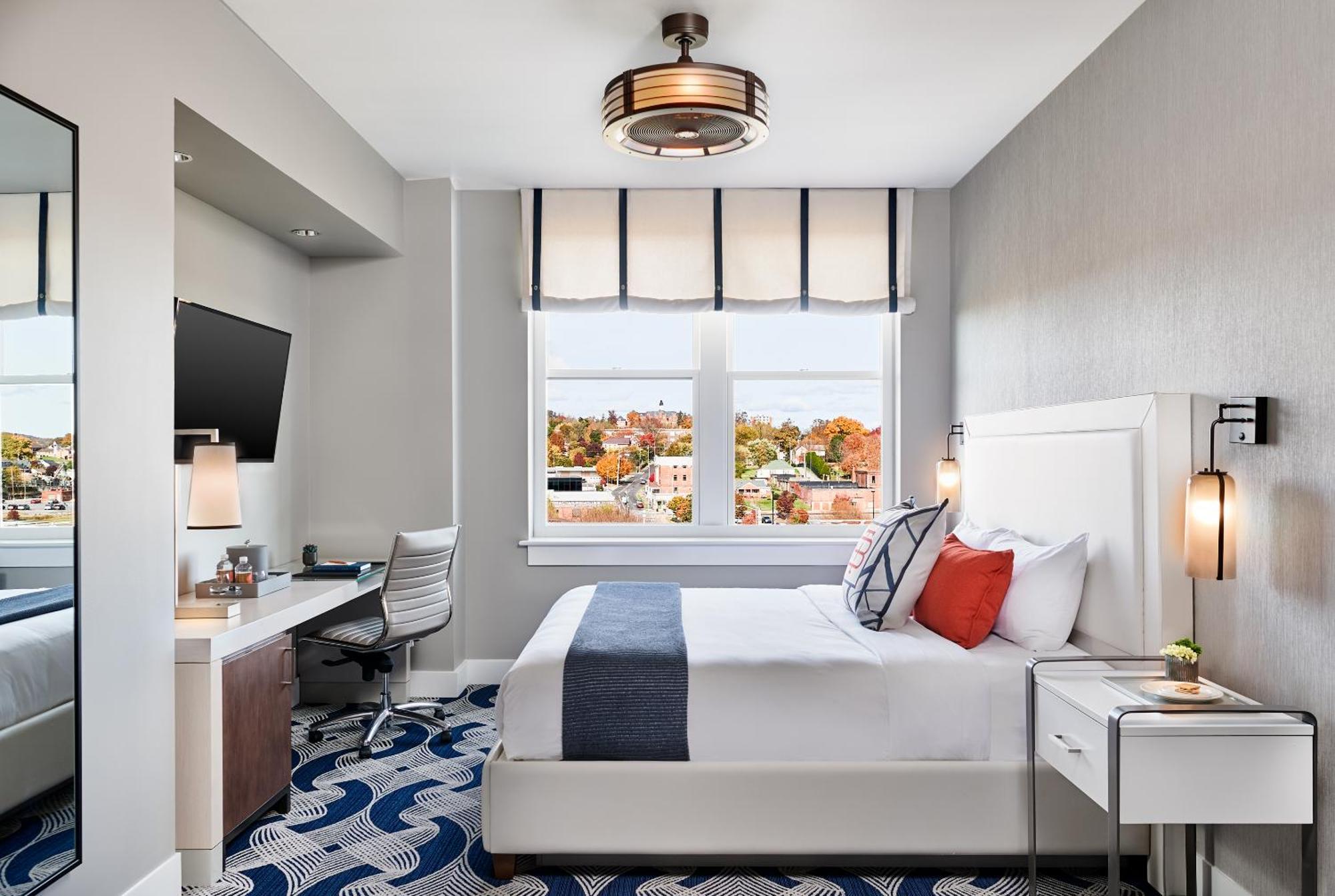 The Bristol Hotel 외부 사진