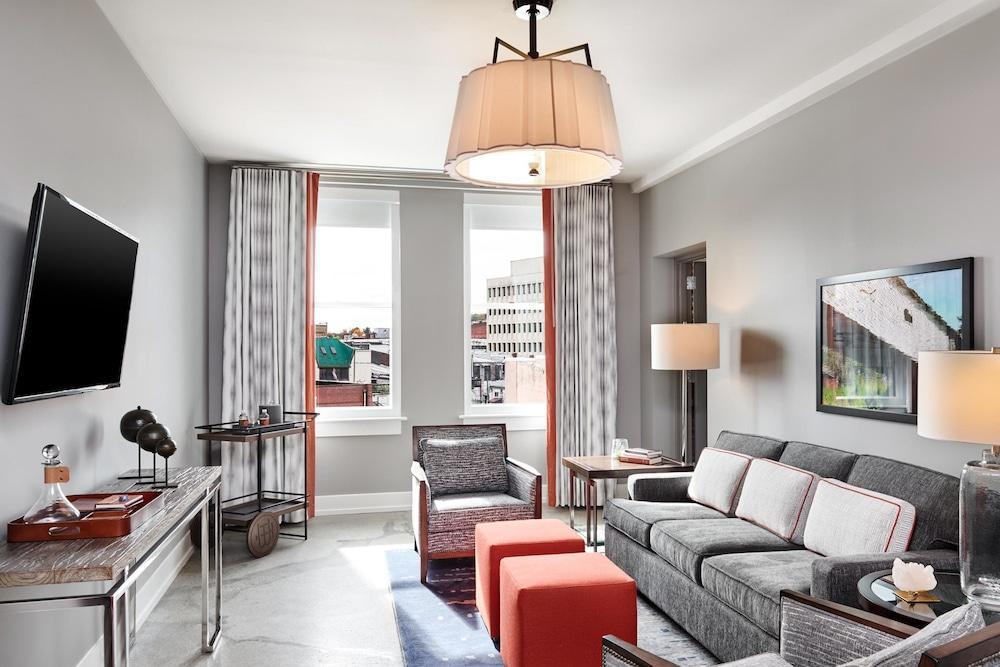 The Bristol Hotel 외부 사진
