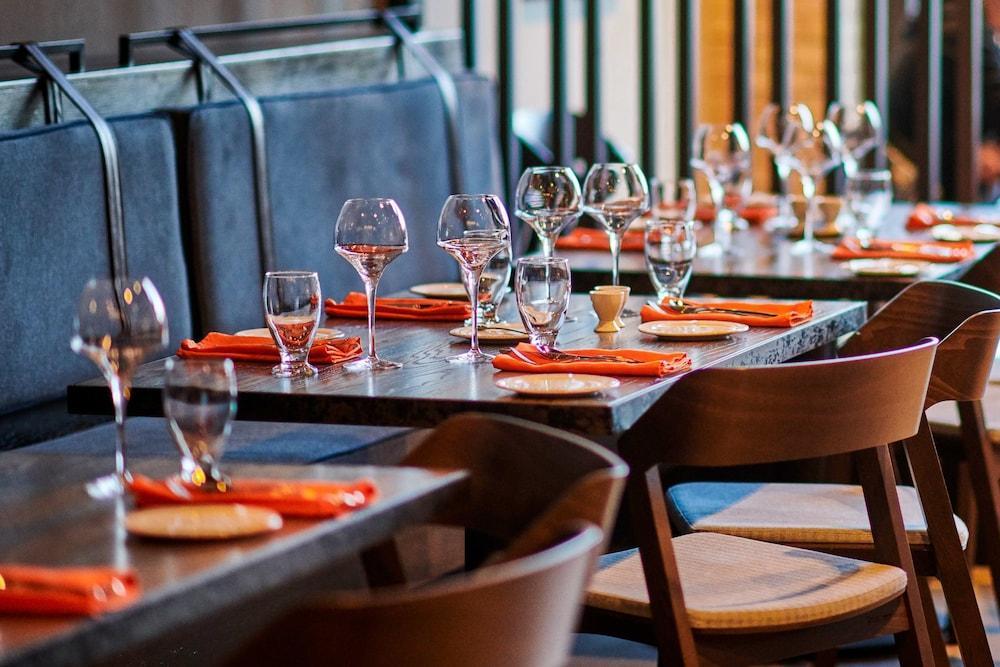 The Bristol Hotel 외부 사진
