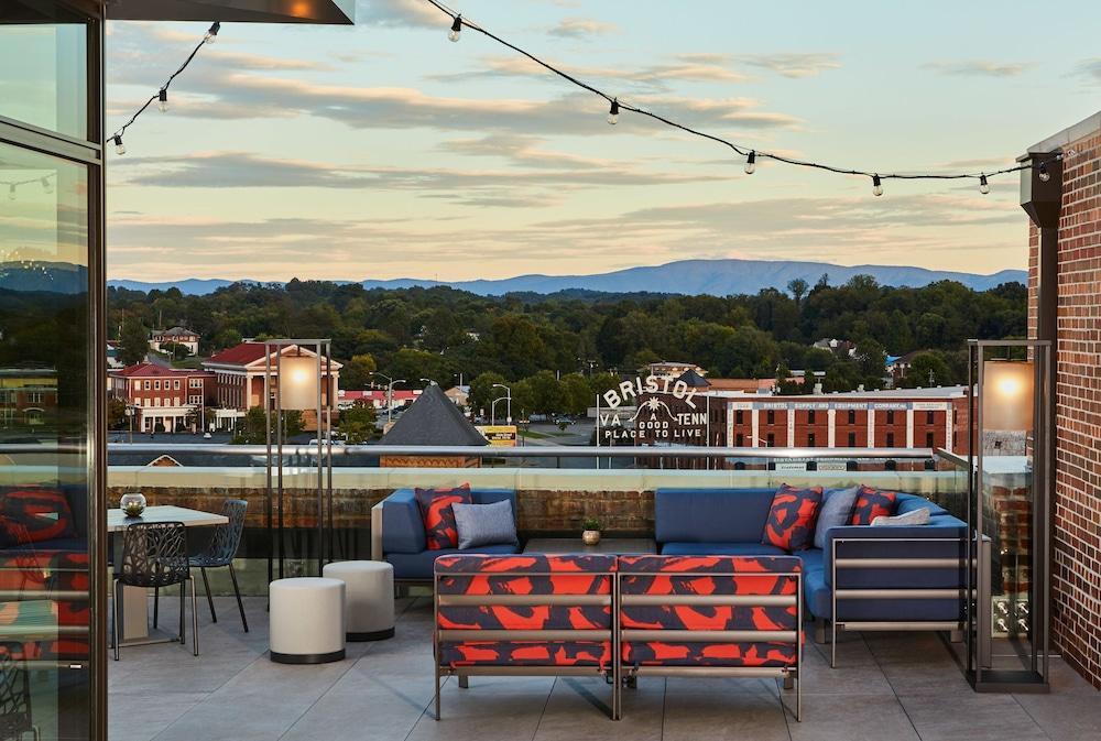 The Bristol Hotel 외부 사진