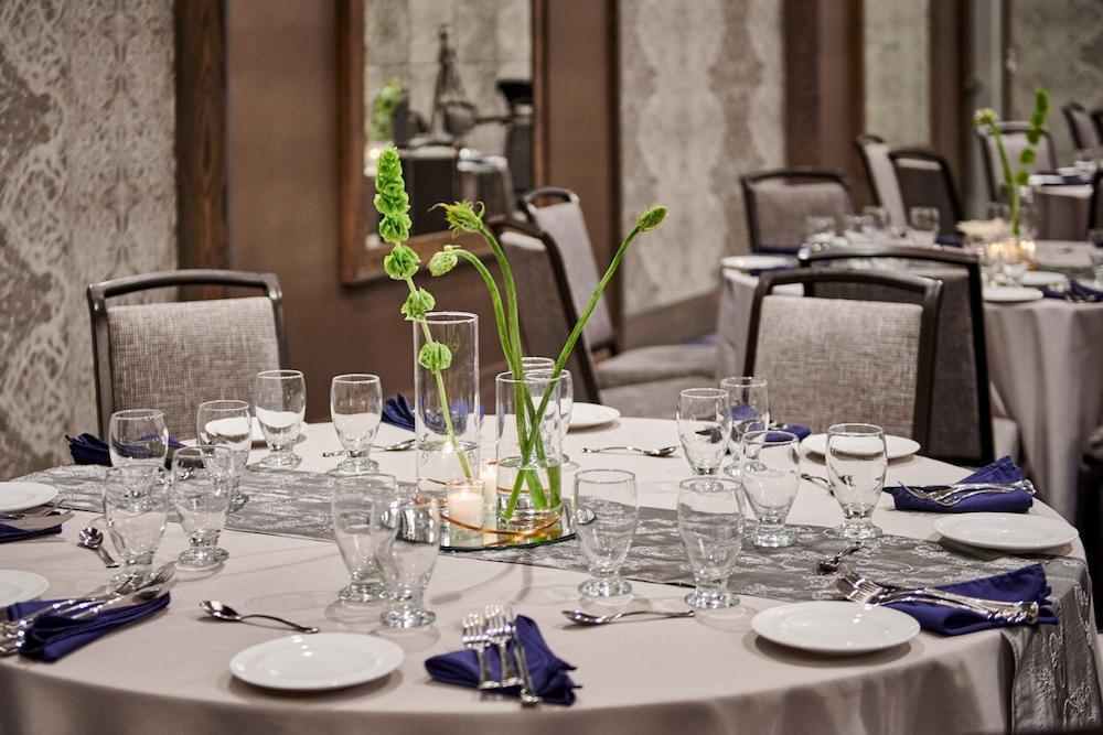 The Bristol Hotel 외부 사진